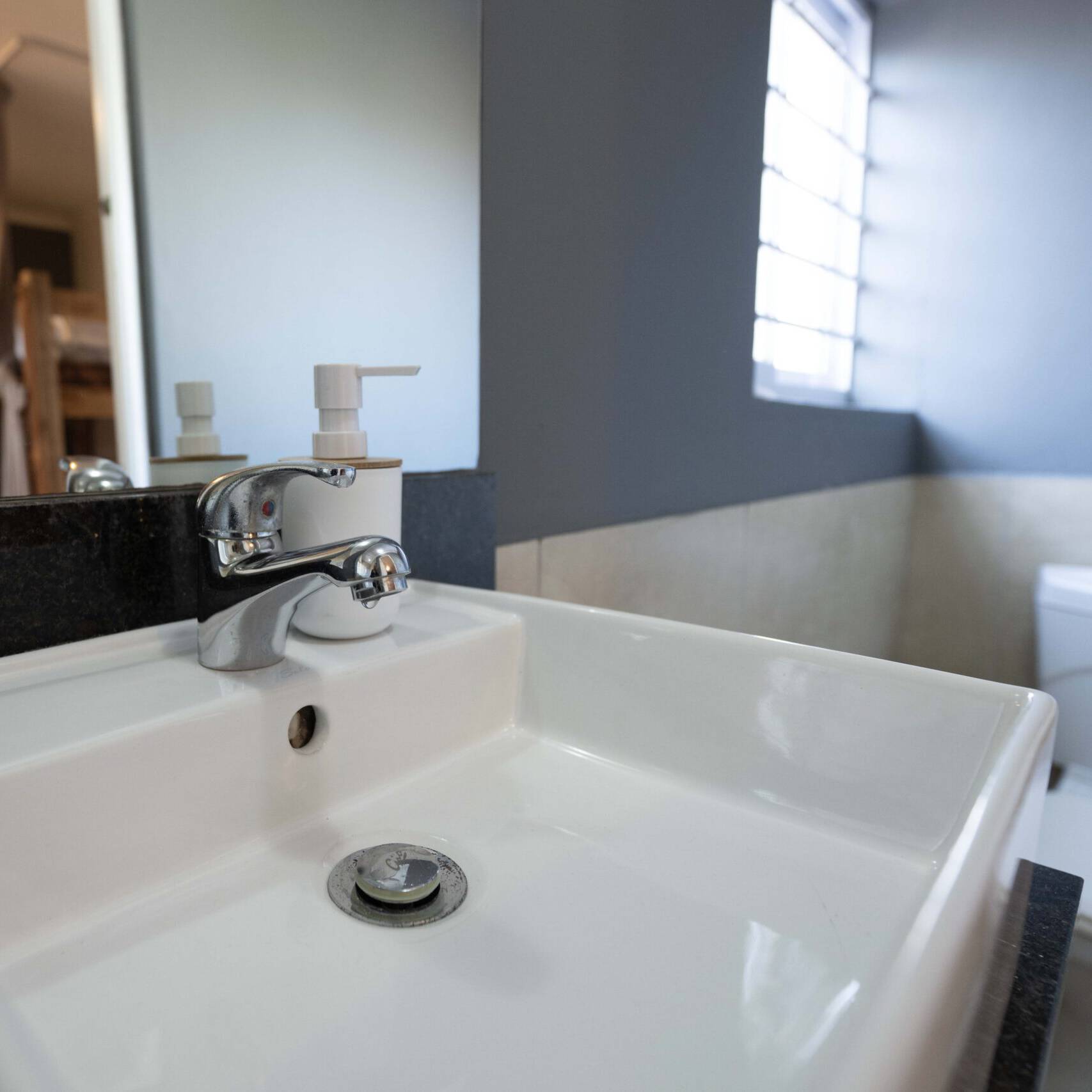 Surfers Lodge Premium Dorm Bathroom Sink